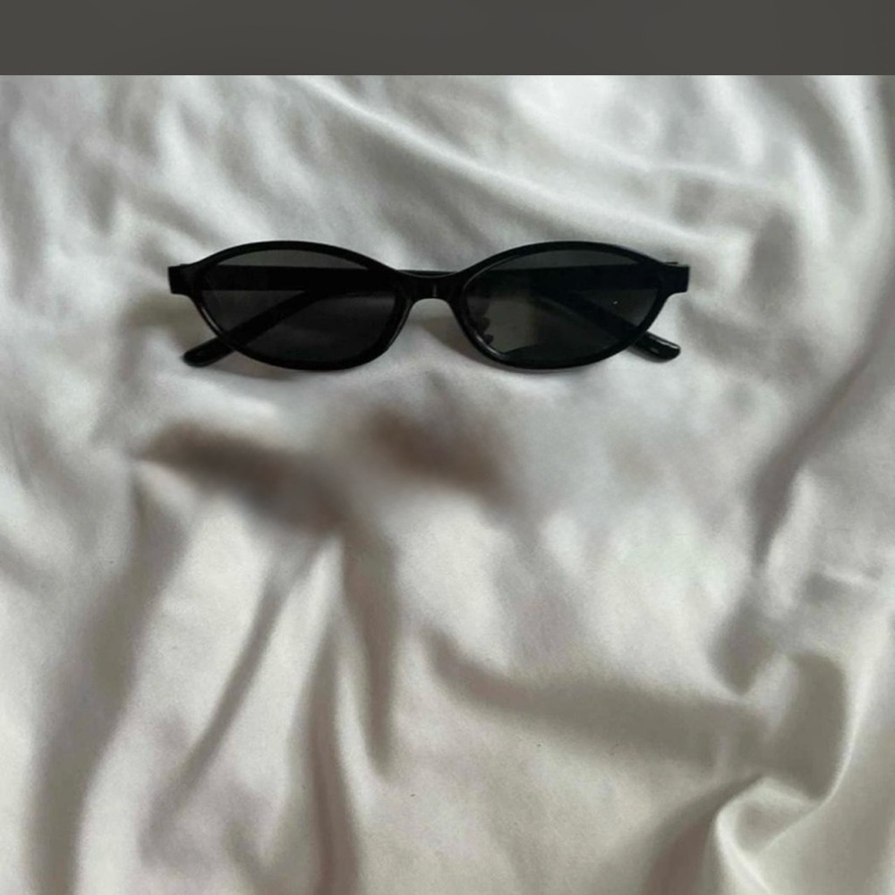 Brand new Classic Black Cat-Eye Sunglasses - Women